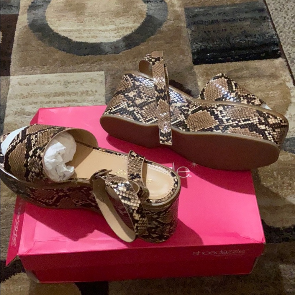 Emilija Platform Wedges☺️